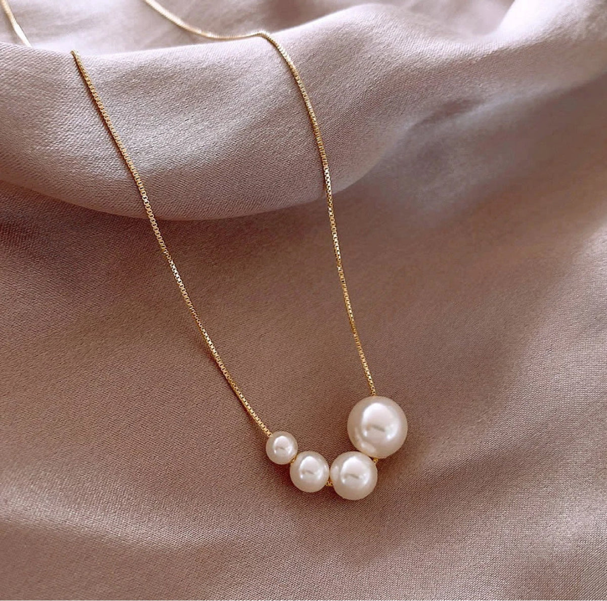 Graduated Pearl Cluster Necklace, product image 2