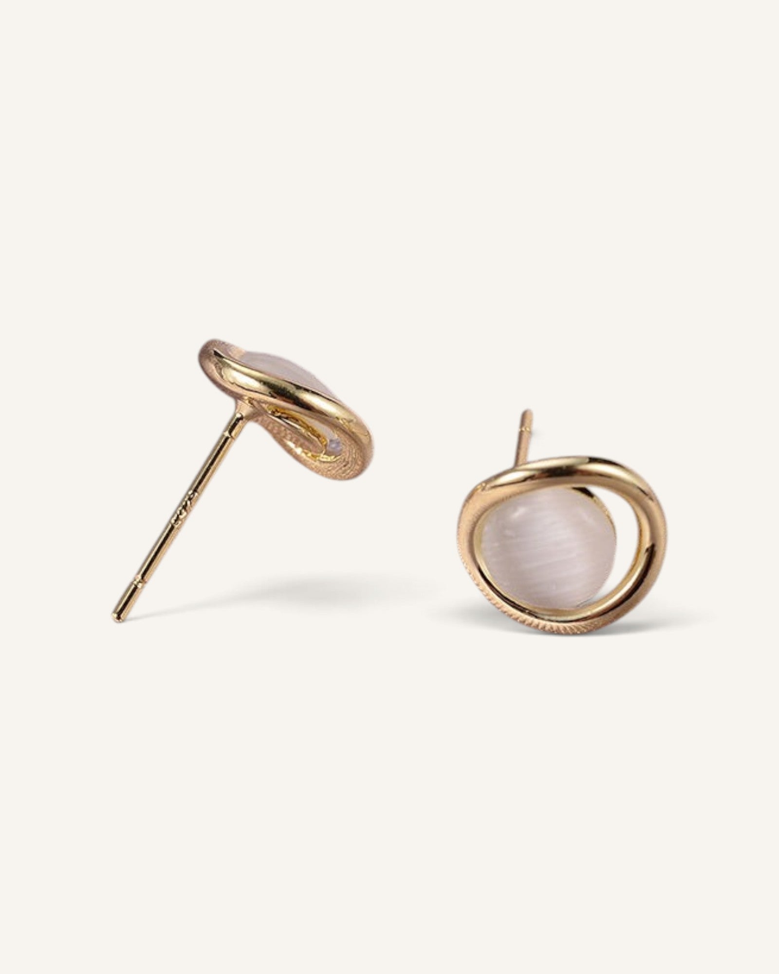 Lunéra de Paris gold circular halo stud earrings with a luminous center stone in a minimalist geometric design