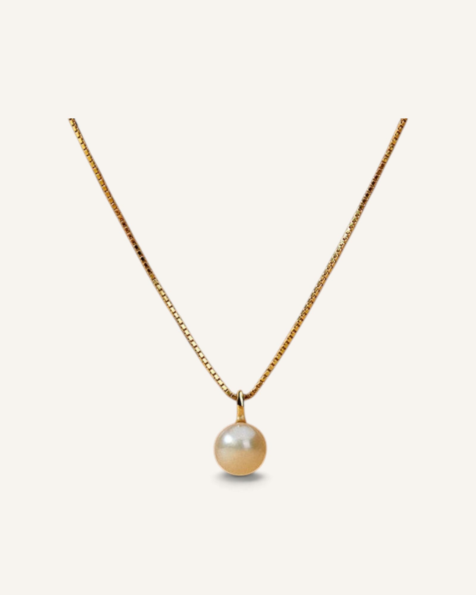 Lunéra de Paris gold box chain necklace featuring a minimalist solitaire pearl drop pendant